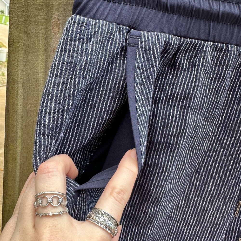 Athleta 100% Linen Striped Bali Relaxed Fit Jogger Ankle Pants in Navy White - Picture 6 of 11